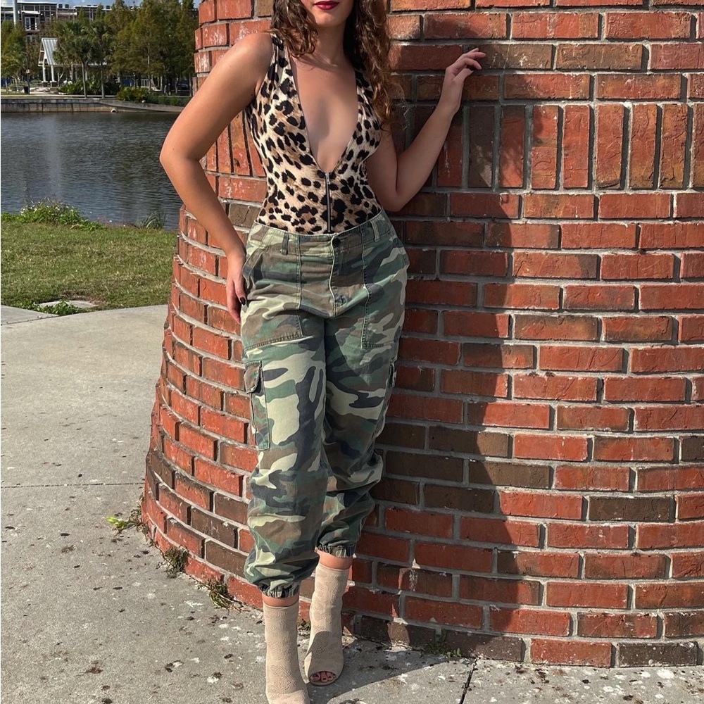 🔥 Brand New 🔥.  Leopard Print BodySuit 🔥 - Picture 3 of 10